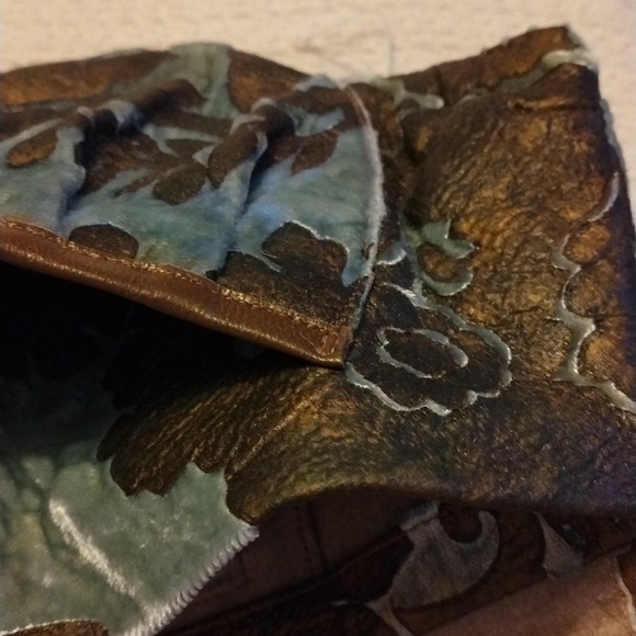 Mere handcrafted leather and velvet inlay clutch. Rare - Picture 7 of 11